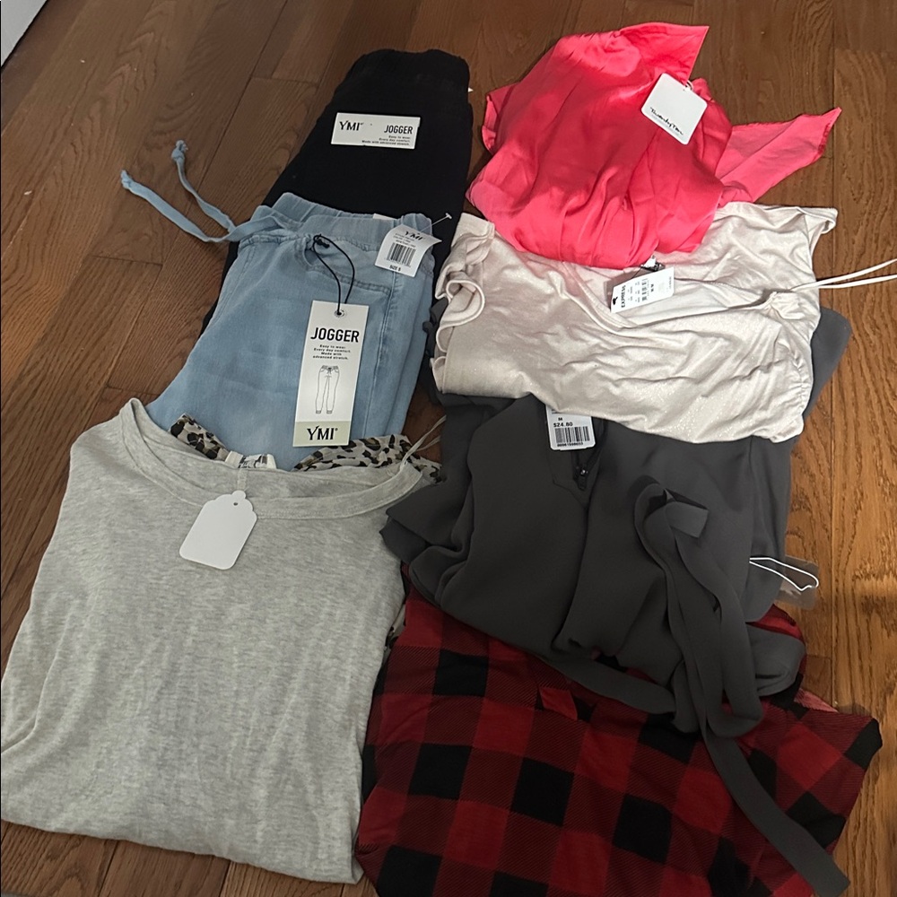 Woman's bundle size small/medium (25 items)